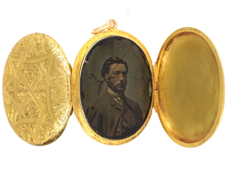 Victorian 15ct Gold Double Opening Oval Engraved Locket