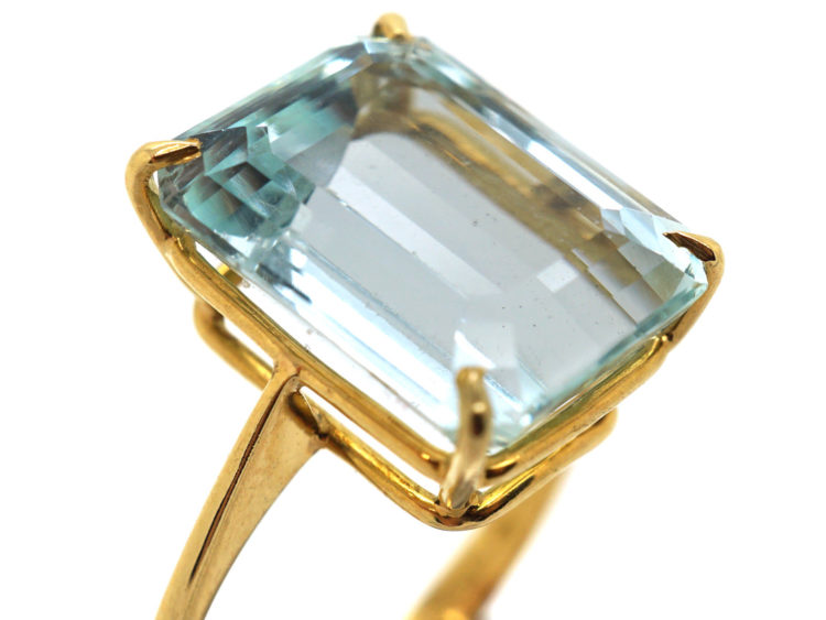 18ct Gold & Rectangular Aquamarine Ring