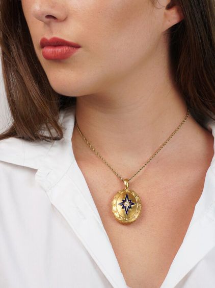 Victorian 18ct Oval Locket with Star & Natural Split Pearl Design