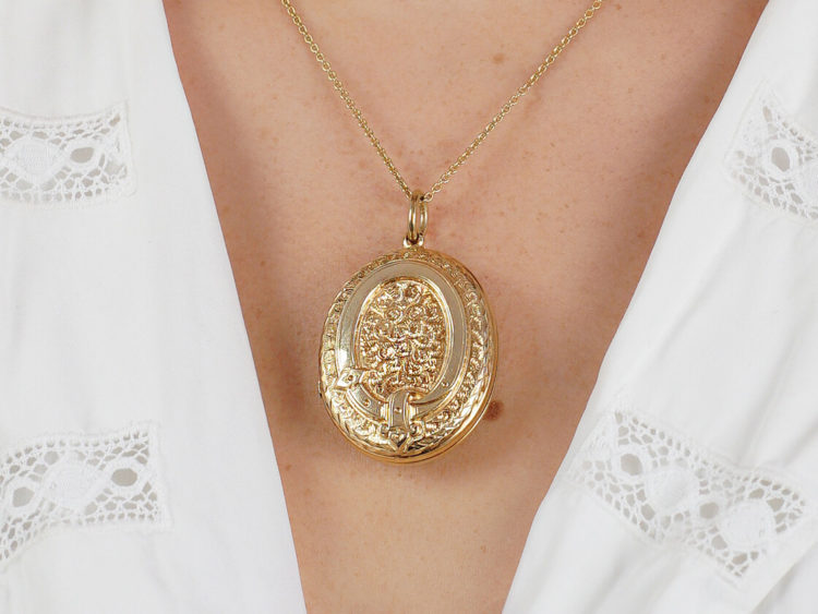 Victorian 15ct Gold Oval Locket with Garter Design