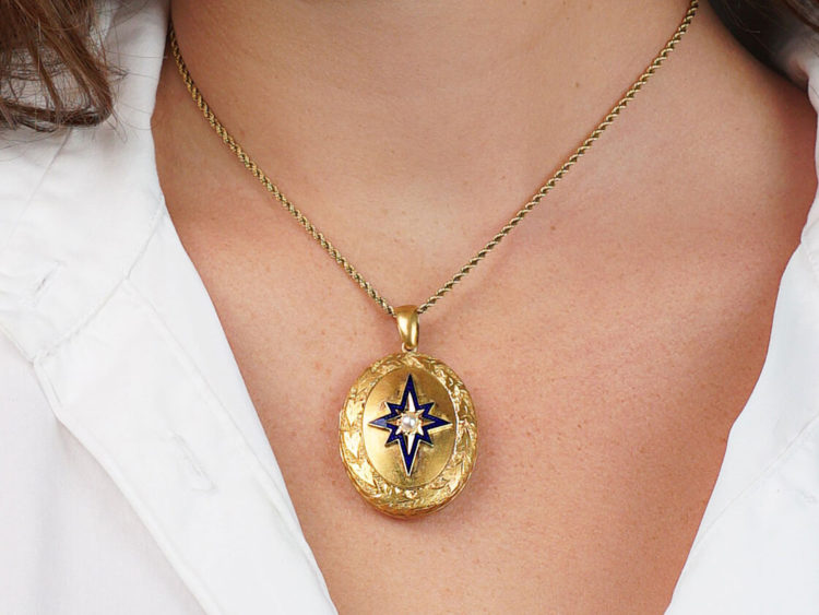 Victorian 18ct Oval Locket with Star & Natural Split Pearl Design