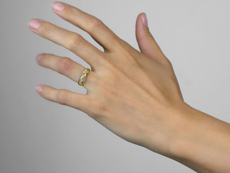 Victorian 18ct Gold Ring set with Diamonds