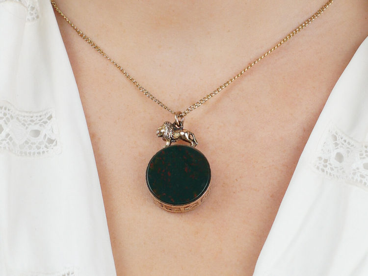 Victorian 9ct Gold Double Sided Seal with Lion on Top & Engraved Detail