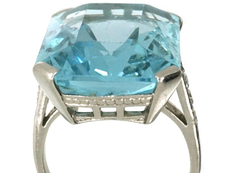 Large 18ct White Gold Rectangular Aquamarine Ring