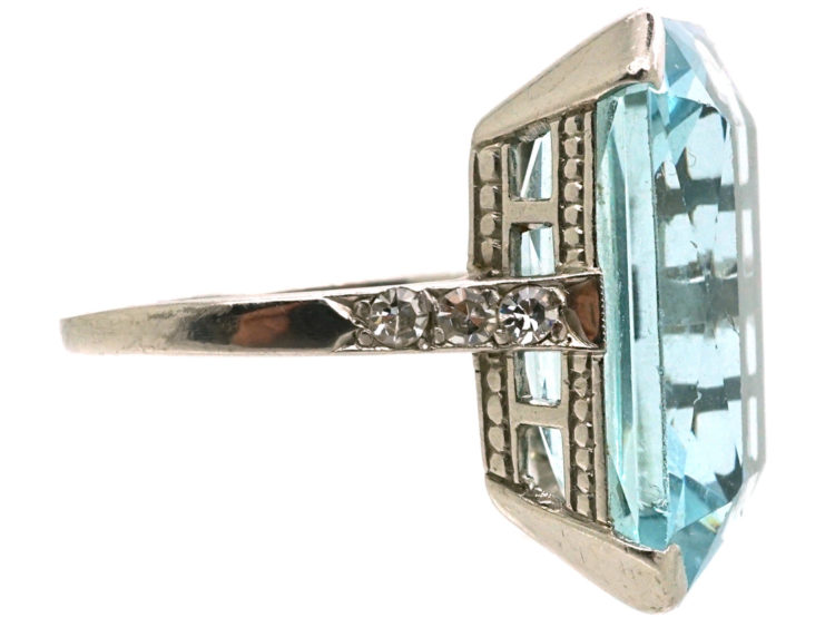 Large 18ct White Gold Rectangular Aquamarine Ring