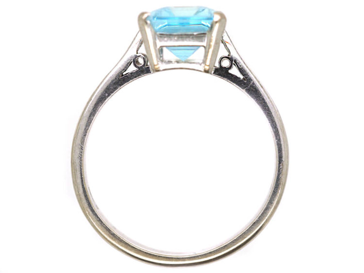 18ct White Gold Rectangular Aquamarine Ring