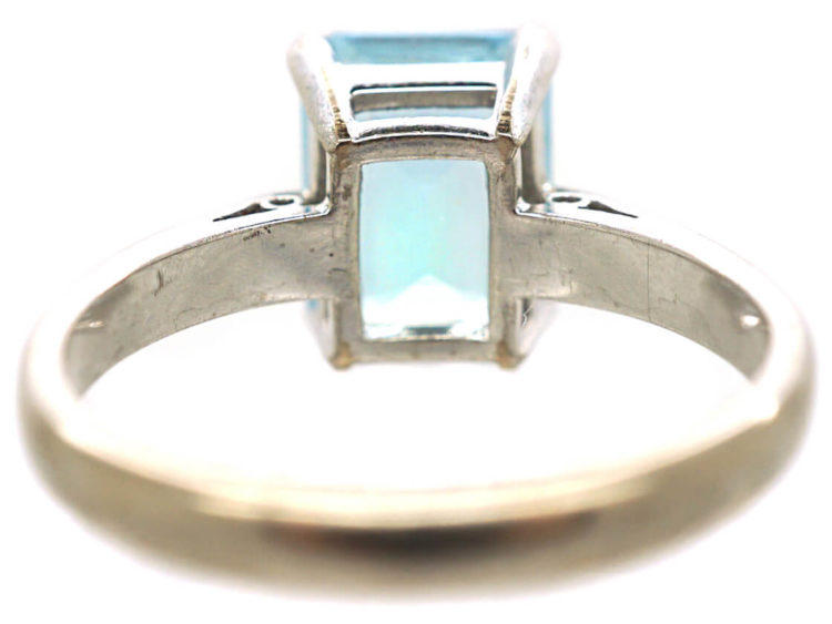18ct White Gold Rectangular Aquamarine Ring