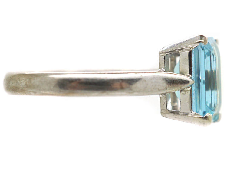 18ct White Gold Rectangular Aquamarine Ring