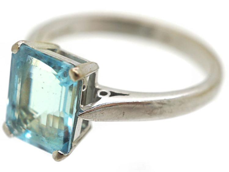 18ct White Gold Rectangular Aquamarine Ring