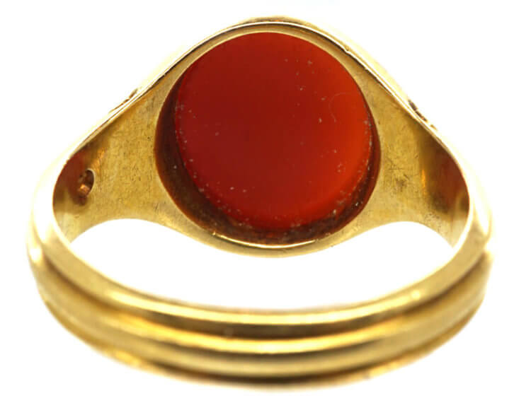 Victorian 18ct Gold Signet Ring set with a Banded Carnelian