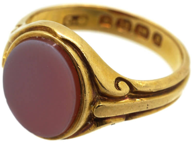 Victorian 18ct Gold Signet Ring set with a Banded Carnelian