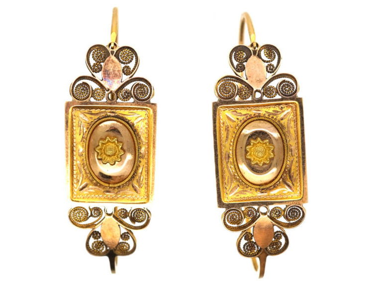 French Early 19th Century 18ct Gold Poissarde Earrings