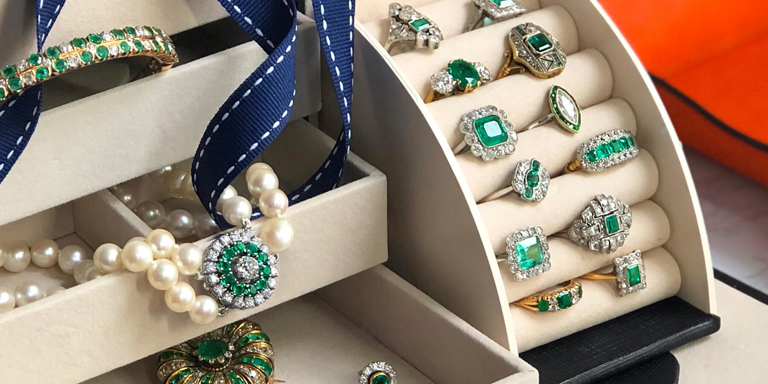 Antique emerald jewellery