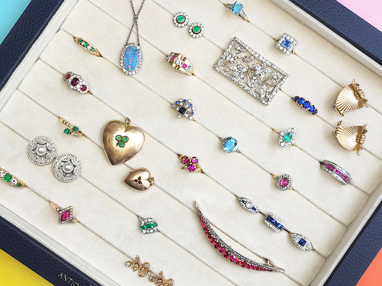 What’s the Difference Between Antique and Vintage Jewellery?