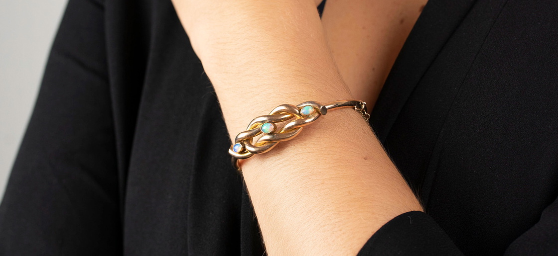Edwardian 9ct Gold Knot Bracelet Set With Three Opals