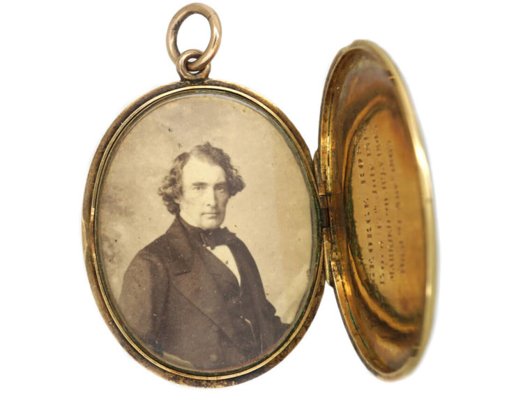 Victorian 18ct Gold & Black Enamel Oval Mourning Locket
