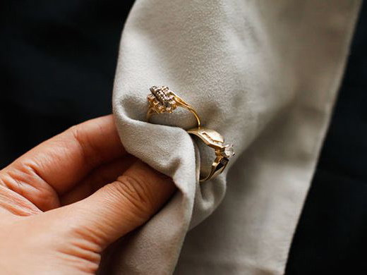 How to Look After and Clean Your Jewellery