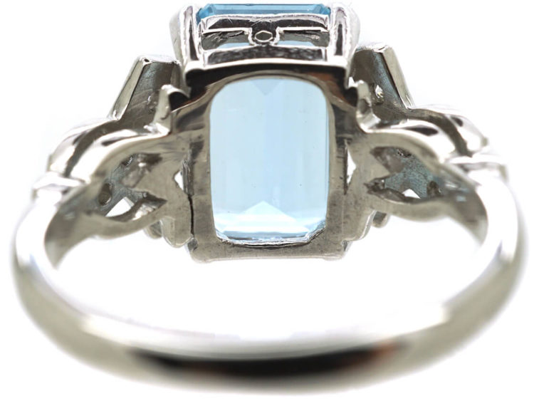 18ct White Gold Rectangular Aquamarine & Diamond Ring