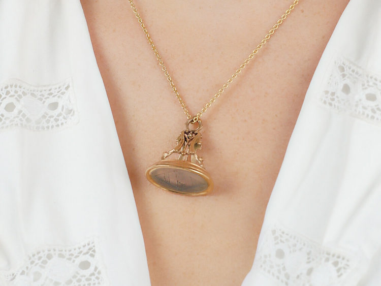 Georgian 15ct Gold & Chalcedony Seal with an Intaglio of a Crest