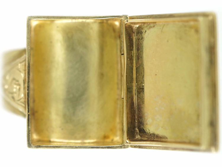Victorian 18ct Gold Masonic Ring with Opening Compartment