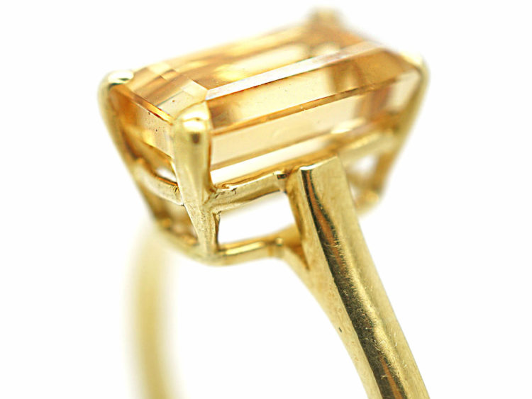 18ct Gold Rectangular Shaped Topaz Ring