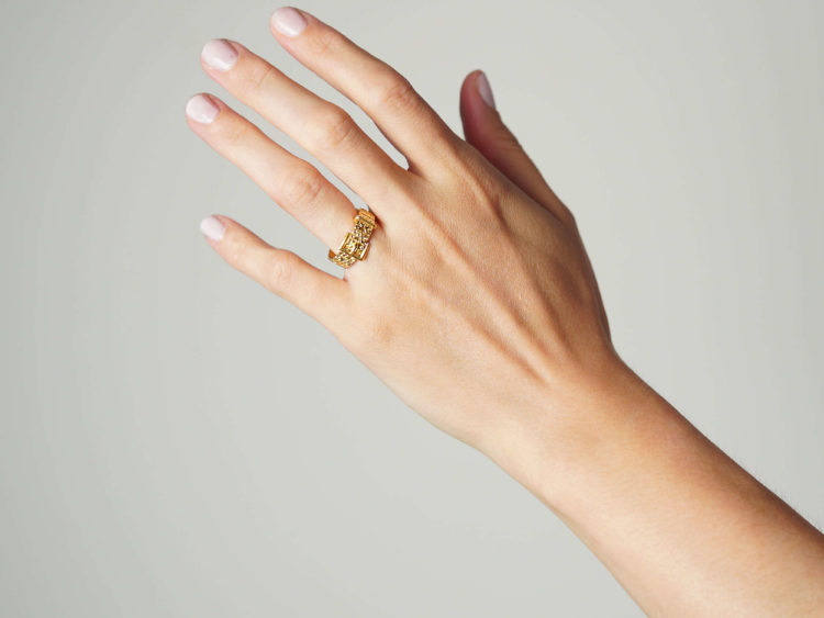 Victorian 18ct Gold Buckle Ring