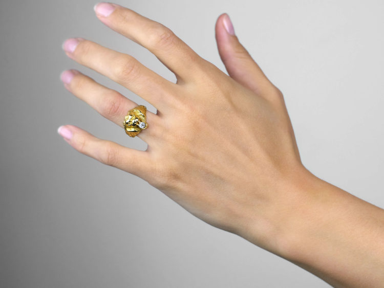 French 18ct Gold Belle Epoque Lion Ring set with a Diamond