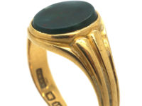 Victorian 18ct Gold Signet Ring set with a Plain Bloodstone