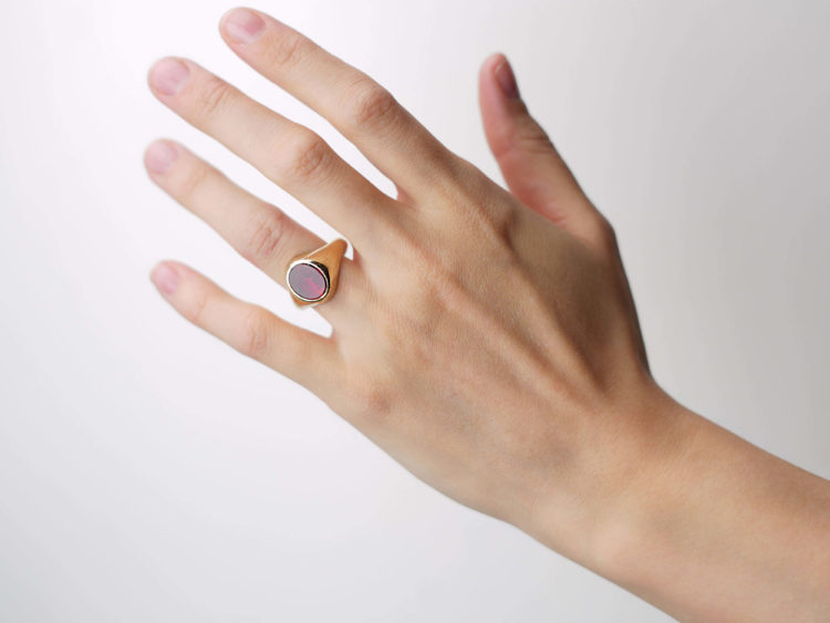 Large 9ct Gold & Synthetic Red Stone Signet Ring