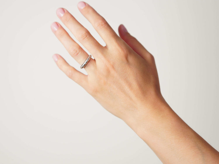 14ct White Gold Ring set with Diamonds