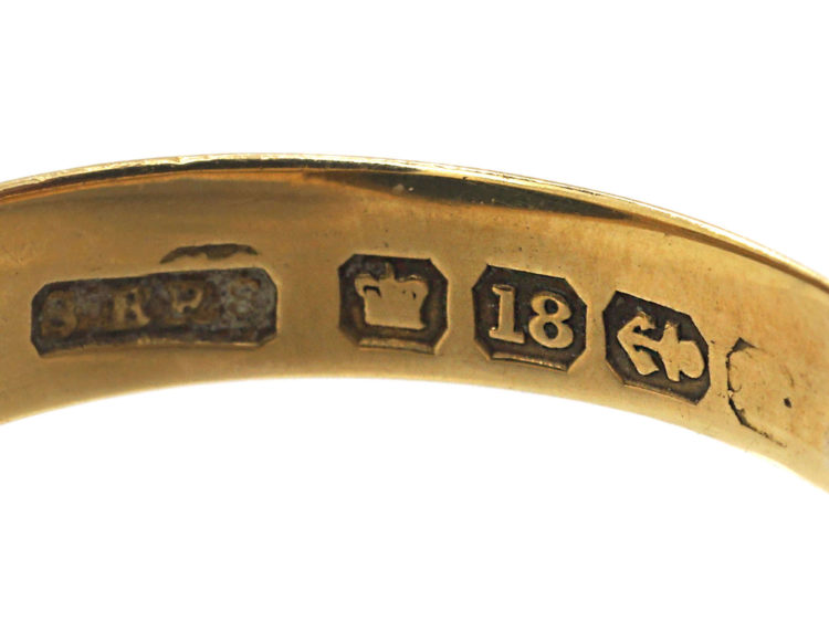 Victorian 18ct Gold Signet Ring set with a Plain Bloodstone