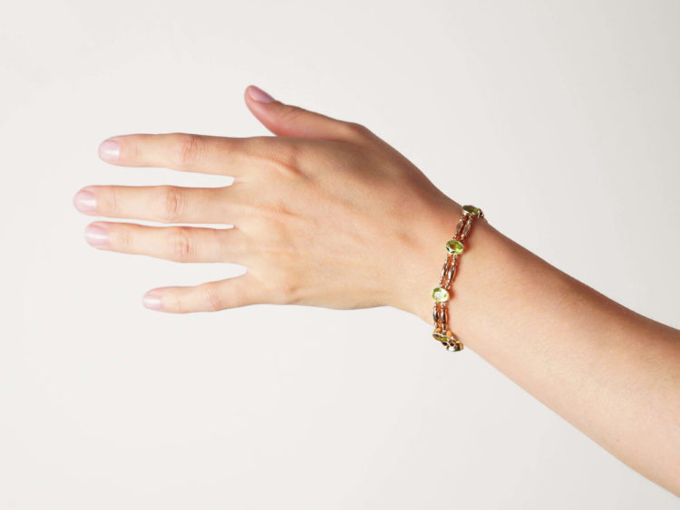 Edwardian 15ct Gold Bracelet set with Peridots
