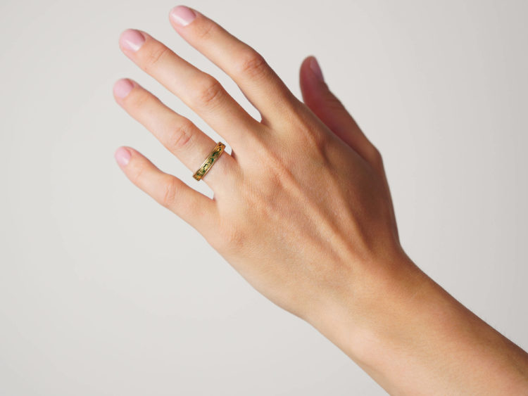 Victorian 18ct Gold Ring with Enamel Floral detailing