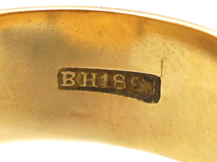 Victorian 18ct Signet Ring with Buckle Detail