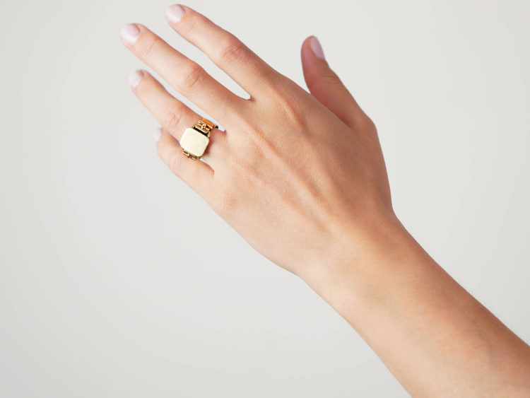 Victorian 18ct Signet Ring with Buckle Detail