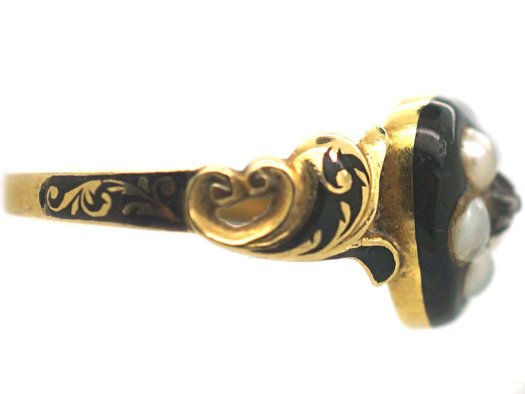 William IV 18ct Gold & Black Enamel Heart Shaped Ring