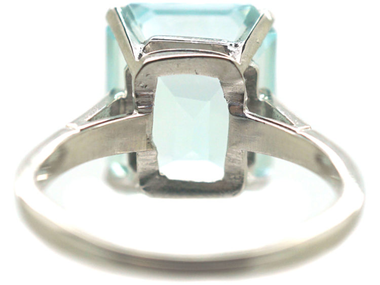 18ct White Gold Rectangular Cut Aquamarine Ring