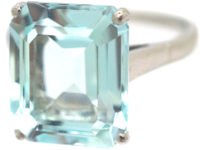 18ct White Gold Rectangular Cut Aquamarine Ring