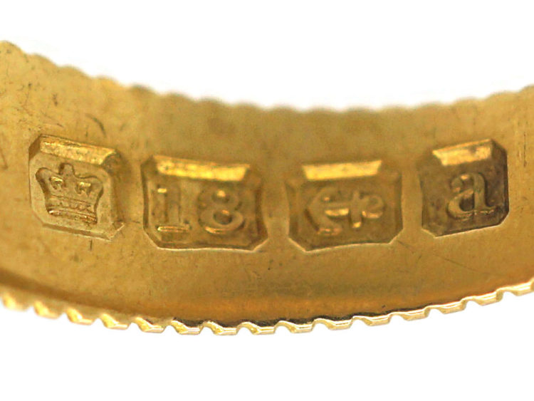 Late Victorian 18ct Gold Ring set with Three Diamonds