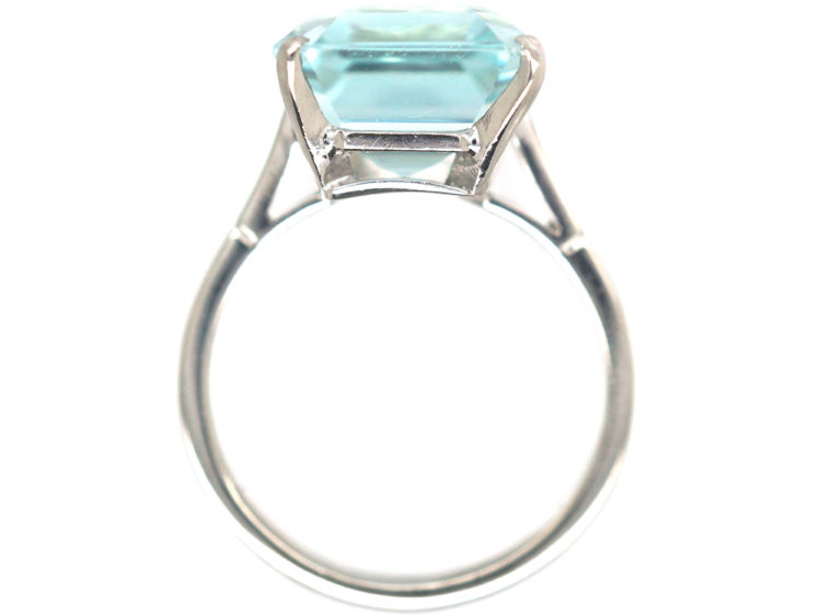 18ct White Gold Rectangular Cut Aquamarine Ring