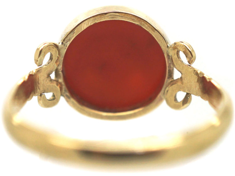 Victorian 9ct Gold Signet Ring set with a Carnelian with Intaglio of Two Cross Keys