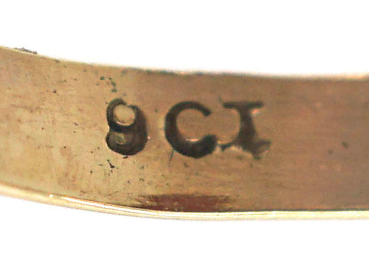 Victorian 9ct Gold Signet Ring set with a Carnelian with Intaglio of Two Cross Keys
