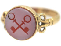 Victorian 9ct Gold Signet Ring set with a Carnelian with Intaglio of Two Cross Keys