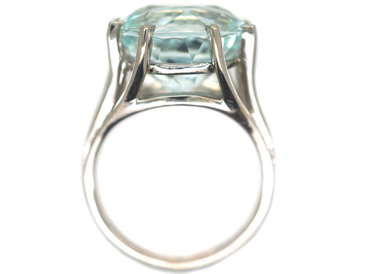 18ct White Gold & Large Aquamarine Ring