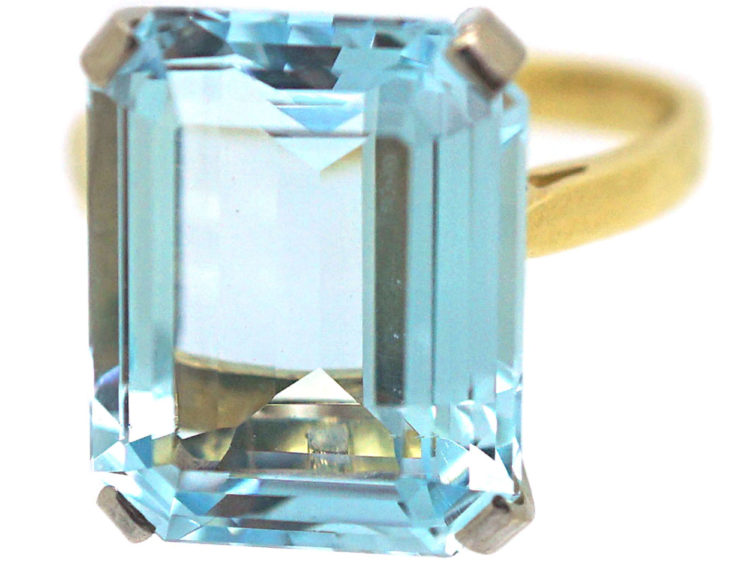 18ct Gold Rectangular Aquamarine Ring