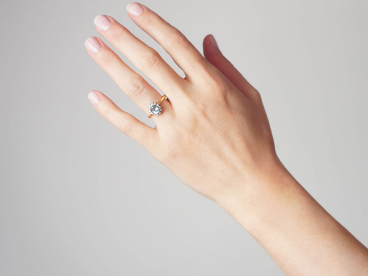 18ct Gold Aquamarine & Diamond Oval Cluster Ring