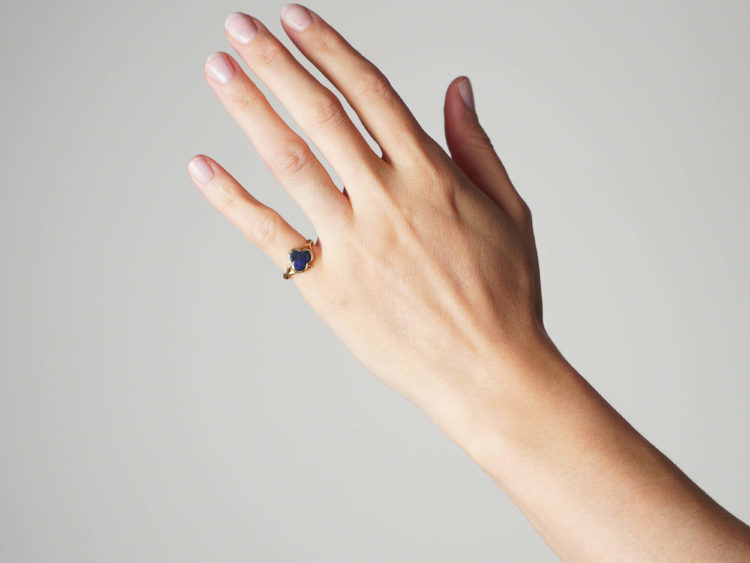 Early Victorian 18ct Gold Ring set with Lapis Lazuli in a Trefoil Design