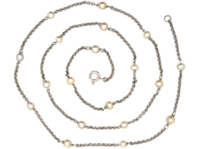 Art Deco 18ct White Gold Chain Interspersed with Nineteen Natural Pearls