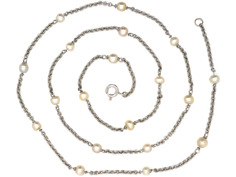 Art Deco 18ct White Gold Chain Interspersed with Nineteen Natural Pearls