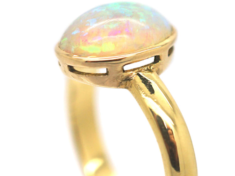 Art Deco 18ct Gold Ring set with an Opal
